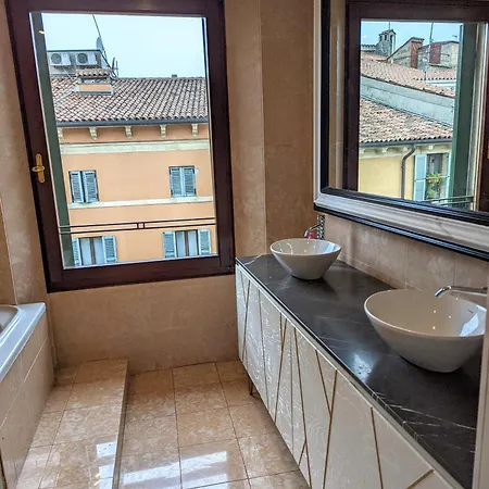Enchanting Apartment Verona